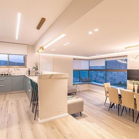 L.T.D Luxury Apartments 4 Bedroom Panoramic View ทิเบเรียส ภายนอก รูปภาพ