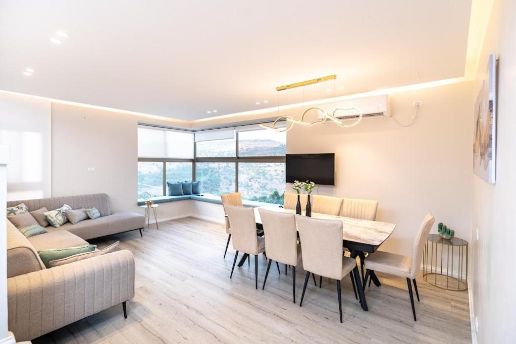 L.T.D Luxury Apartments 4 Bedroom Panoramic View ทิเบเรียส ภายนอก รูปภาพ