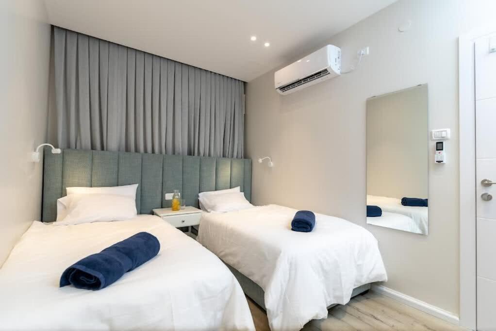 L.T.D Luxury Apartments 4 Bedroom Panoramic View ทิเบเรียส ภายนอก รูปภาพ